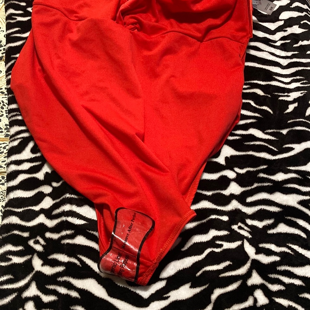 Stylish Red One-Piece Swimsuit - Picture 4 of 5